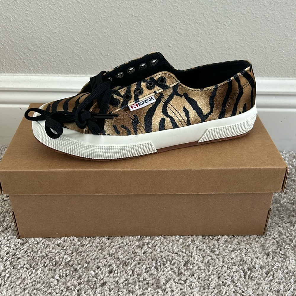 Superga velvet cognac sneaker